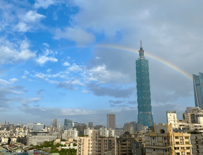 Another beautiful day in Taipei by Catherine Shu